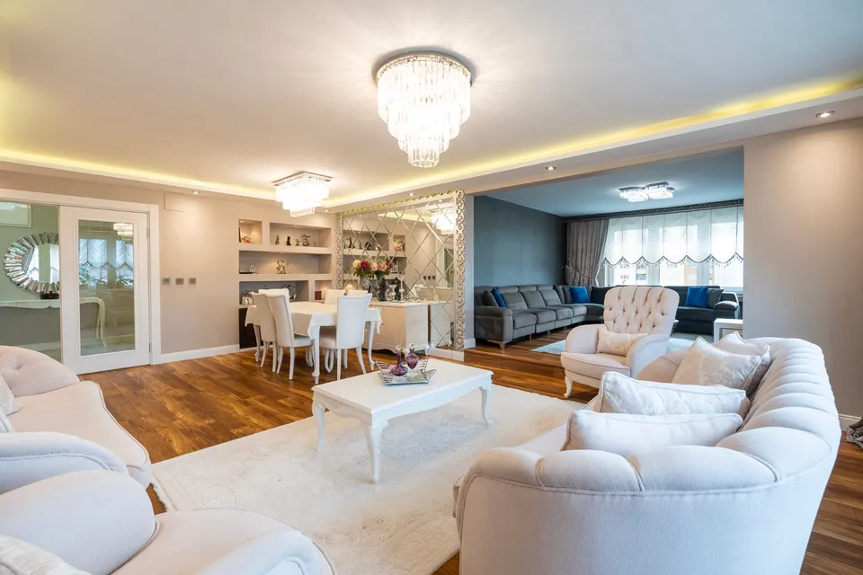 Yüzüncüyıl, 4+1 · 240 m² · Satılık